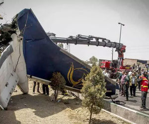 روایتی از سقوط هواپیمای مسافربری در بلوار شیشه مینای شهرک آزادی تهران + تصاویر