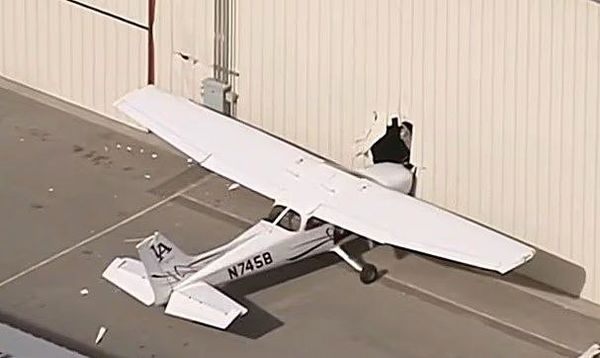 سارق هواپیما ناشی از آب درآمد!