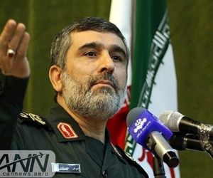 توضیحات سردار حاجی زاده در خصوص فیلم درخواست ناوهواپیمابر آمریکایی از هواپیمای ایرانی در برنامه ثریا