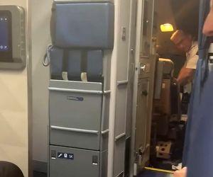 شوک به مسافران هواپیمای آمریکایی | بازداشت ناگهانی کمک‌خلبان دلتا ایرلاینز در فرودگاه سان‌فرانسیسکو