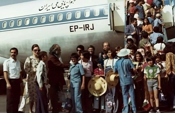 پرواز نوستالژیک ایران‌ایر در دهه ۵۰؛ خاطره‌ای از سفر دانش آموزی به پاریس!