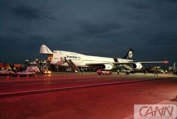 اقلام ارسالی از استان البرز به استان سیل زده خوزستان با هواپیمای بویینگ ۷۴۷ ایران ایر