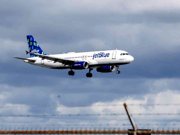  ۲۰ زخمی در فرود اضطراری هواپیمای JetBlue