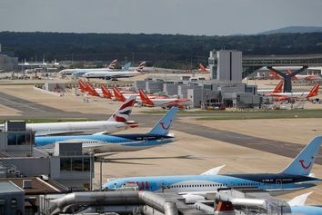 اختلال در حریم هوایی بریتانیا به دلیل نقص فنی در کنترل ترافیک هوایی