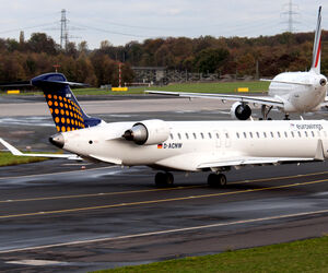 یک فروند CRJ-900 هواپیمایی lufthansa cityline به رجیستر D-ACNW با شماره پرواز LH-2006 از مبدا مونیخ به مقصد دوسلدورف آلمان پرواز می‌کرد که خدمه پس از تیک‌آف از باند 08L فرودگاه مونیخ به علت انتشار یک بو در کاکپیت، درخواست بازگشت به فرودگاه را می‌دهند.