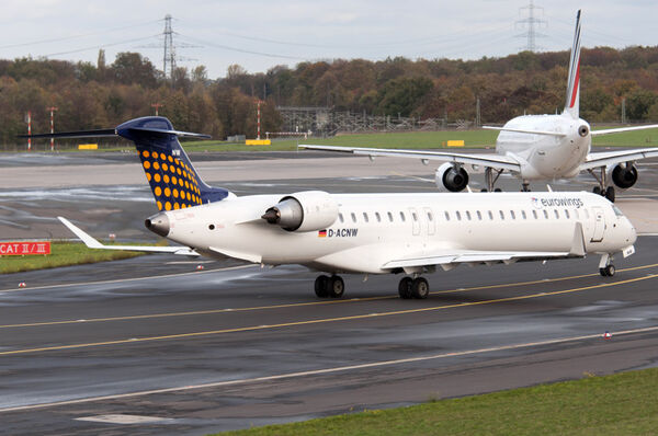 یک فروند CRJ-900 هواپیمایی lufthansa cityline به رجیستر D-ACNW با شماره پرواز LH-2006 از مبدا مونیخ به مقصد دوسلدورف آلمان پرواز می‌کرد که خدمه پس از تیک‌آف از باند 08L فرودگاه مونیخ به علت انتشار یک بو در کاکپیت، درخواست بازگشت به فرودگاه را می‌دهند.