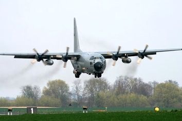 هواپیمای آمریکایی هنگام فرود در عراق دچار حادثه شد