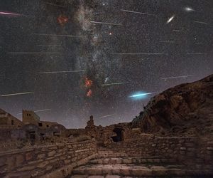 تصویر روز ناسا: بارش شهابی بر فراز سازه‌های باستانی