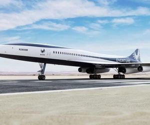 جت مسافربری مافوق صوت اورچر آماده پرواز می‌شود