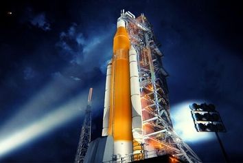 ناسا: لطفا موشک ۲ میلیارد دلاری ناسا را با نصف قیمت بسازید