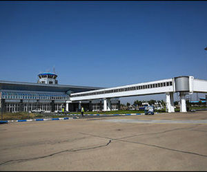 وزیر راه و شهرسازی از پروژه بهسازی عوامل پروازی فرودگاه اردبیل بازدید می کند