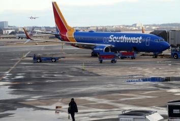 تهدید به اخراج از هواپیما به دلیل مسلمان بودن