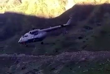 سقوط عجیب بالگرد در هند +فیلم