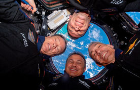 فضانوردان می‌توانند با موبایل به ماه سفر کنند