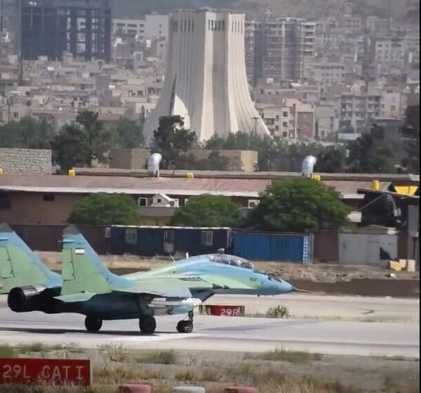 غرش میگ ۲۹ در فرودگاه مهرآباد با ۴ موشک جنگی 