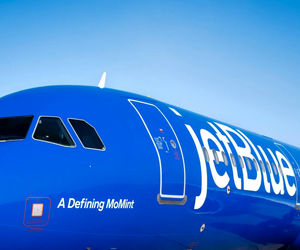 یک تکه یخ از هواپیمای جت بلو بر روی خانه در لس آنجلس سقوط کرد