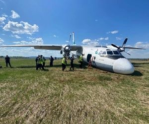 شکستن چرخ دماغه هواپیمای آنگارا 

هنگام فرود  


