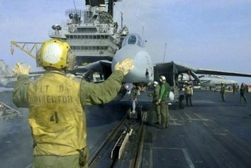 در هر دقیقه چند هواپیما می‌توانند از یک ناو هواپیمابر پرواز کنند؟